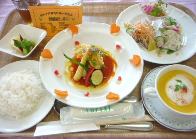 木曜日昼食 カフェプレート